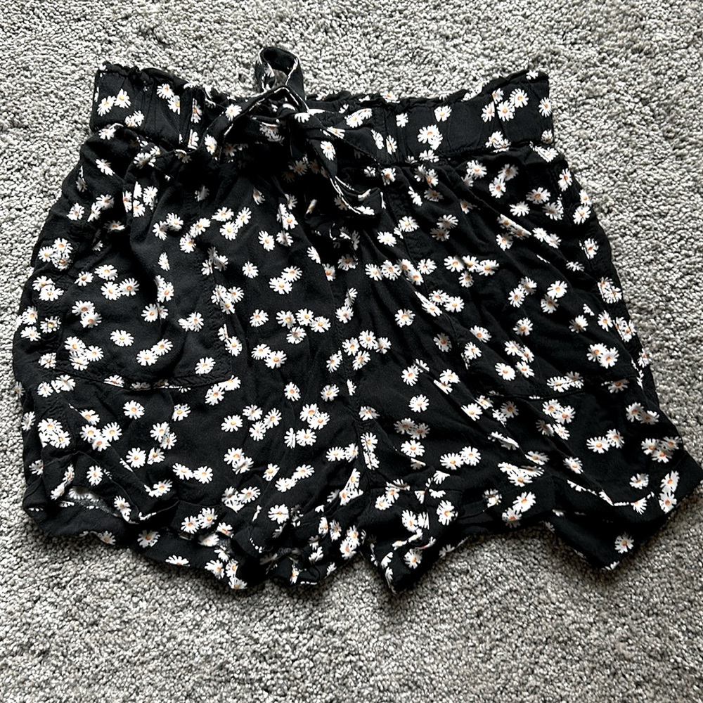 Black soft shorts with flowers Brand:SO